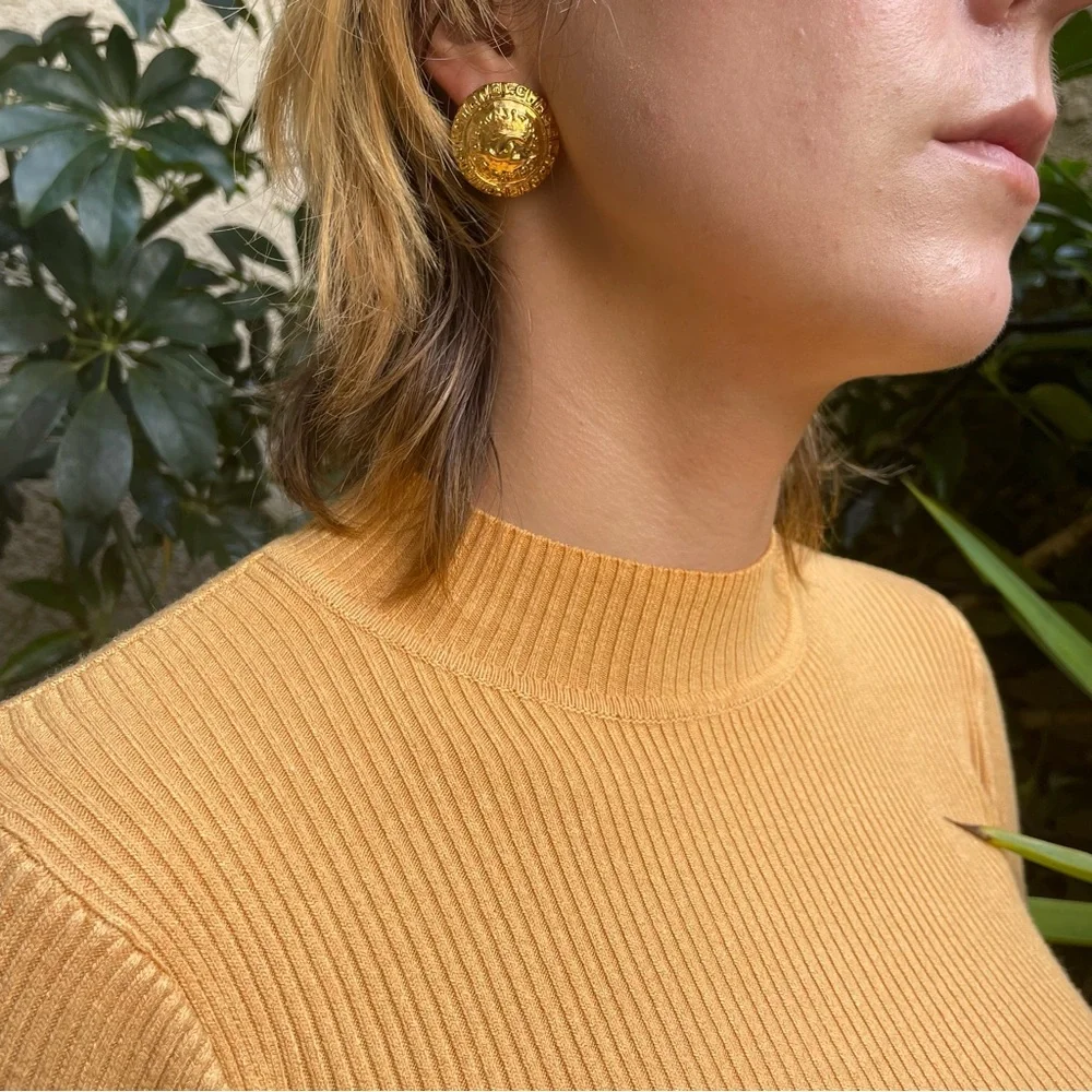 Large Chanel vintage gold clip on earrings